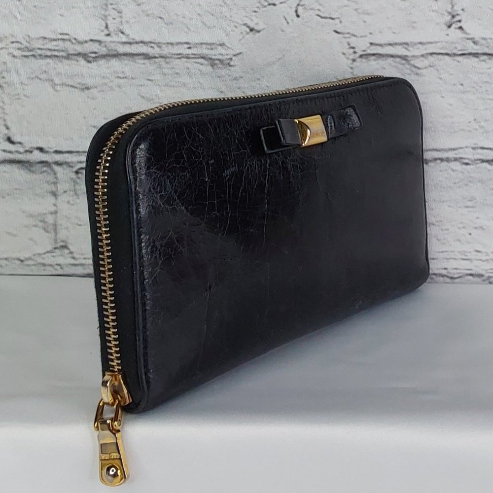 'MIU MIU' BOW-FRONT LEATHER WALLET FULL-ZIP  DISTRESSED ONYX - Picture 2 of 15